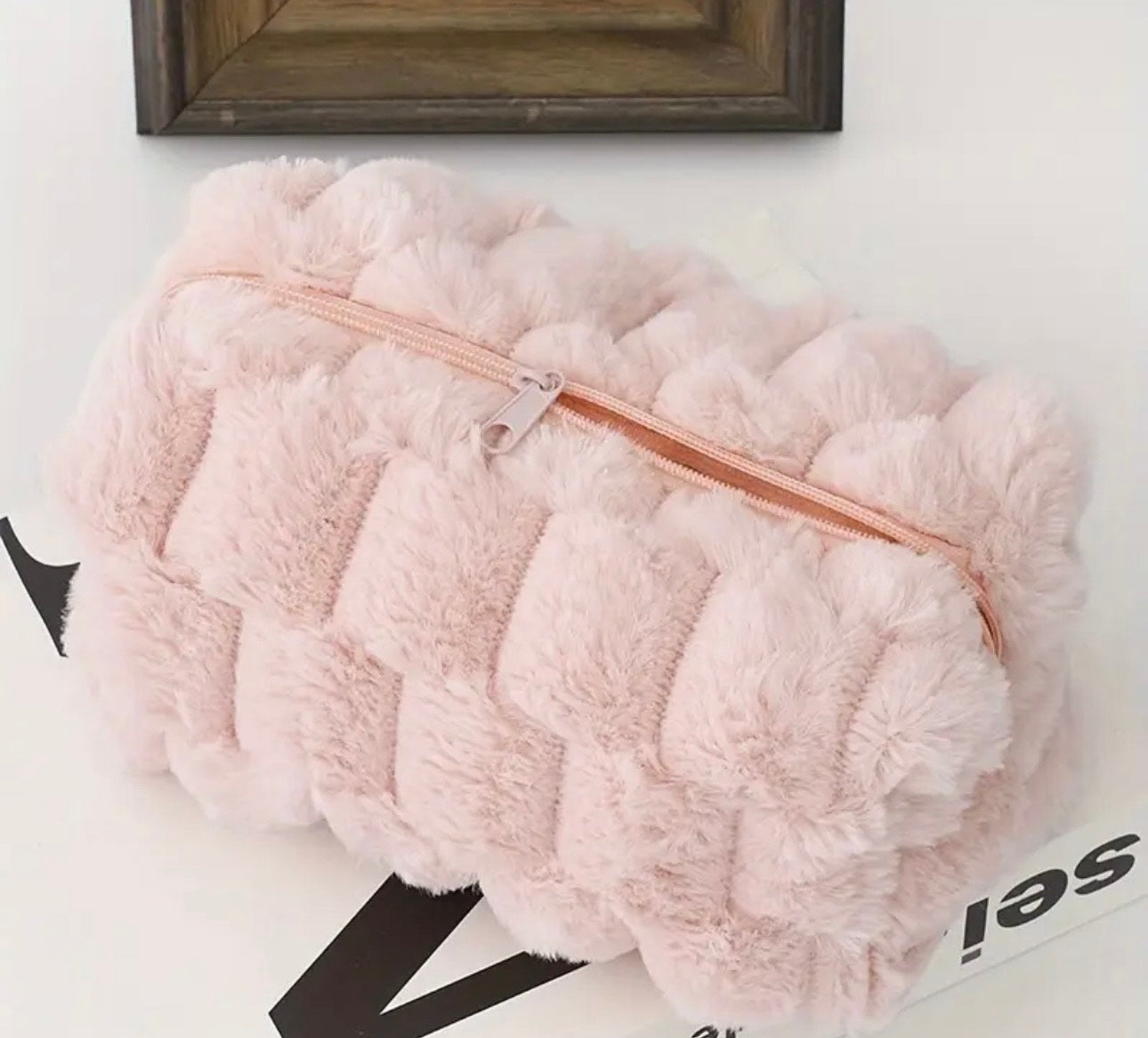 Luxurious Pink Faux Fur Makeup Bag – Soft, Stylish & Spacious Organizer