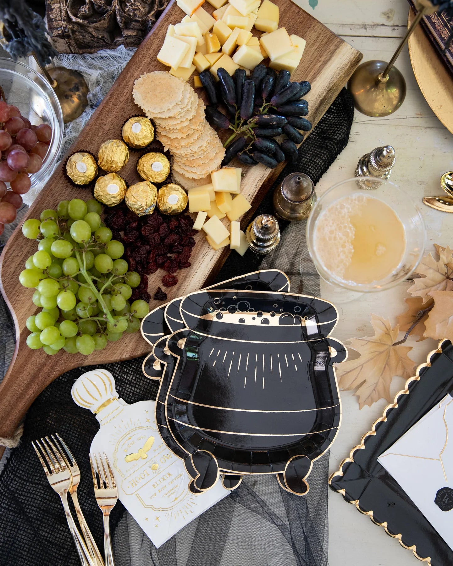 Hocus Pocus Caldron Paper Plate, Halloween Party Supplies
